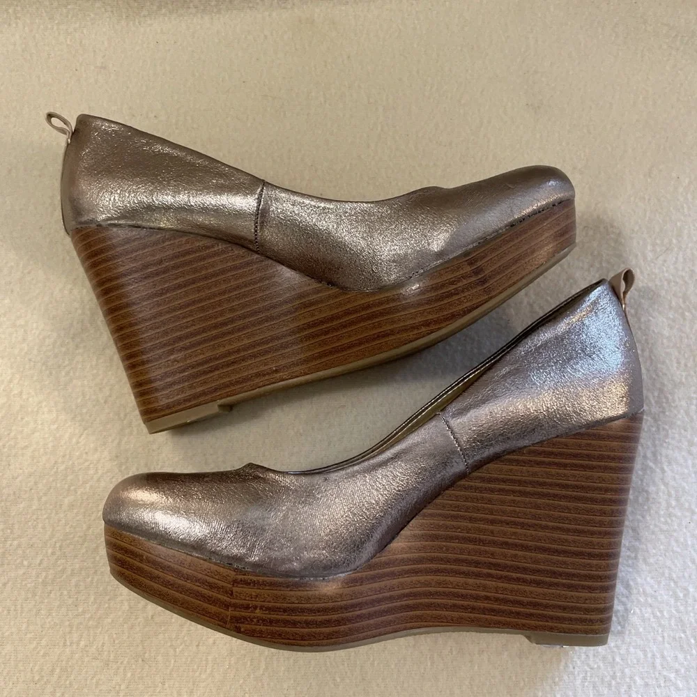 Womens Sz 6 R2  Pewter Metallic LARISA Wedge Platform Shoes Detachable Strap NEW